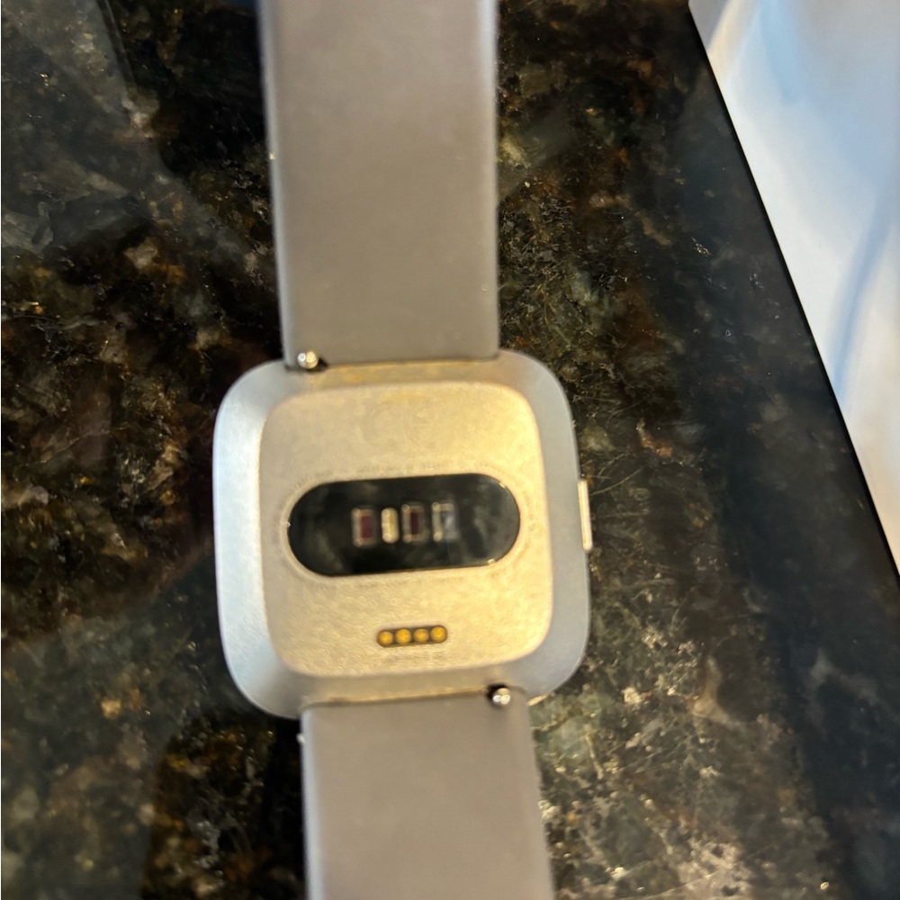 Fitbit Versa Lite - image 2